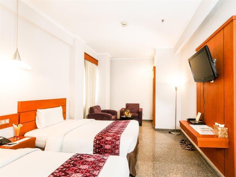 Sahira Butik Hotel Богор Экстерьер фото